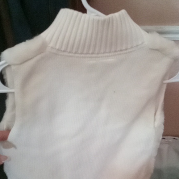 Girls Faux Fur Vest - Picture 4 of 4